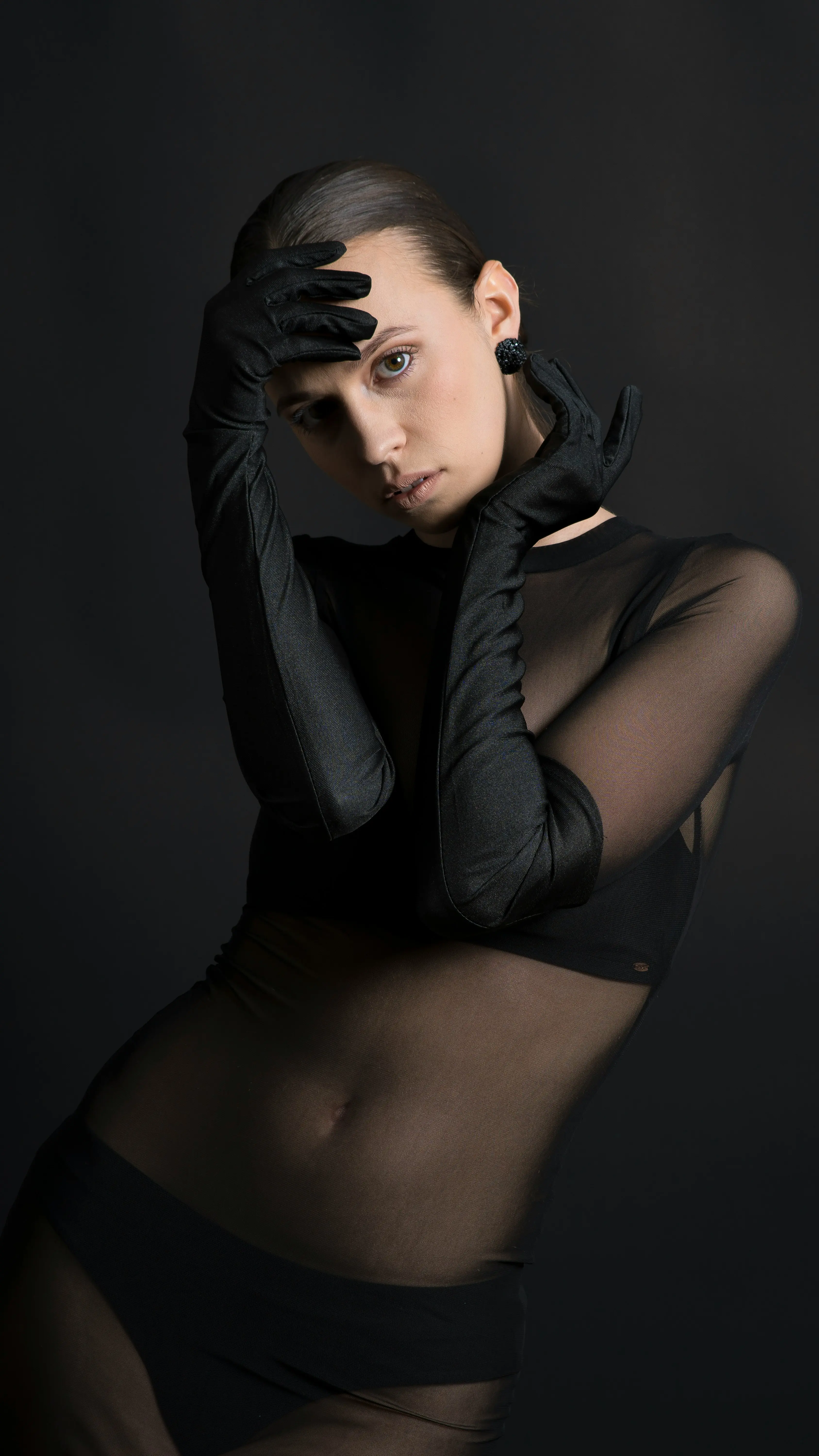 Look 03 — Glove detail